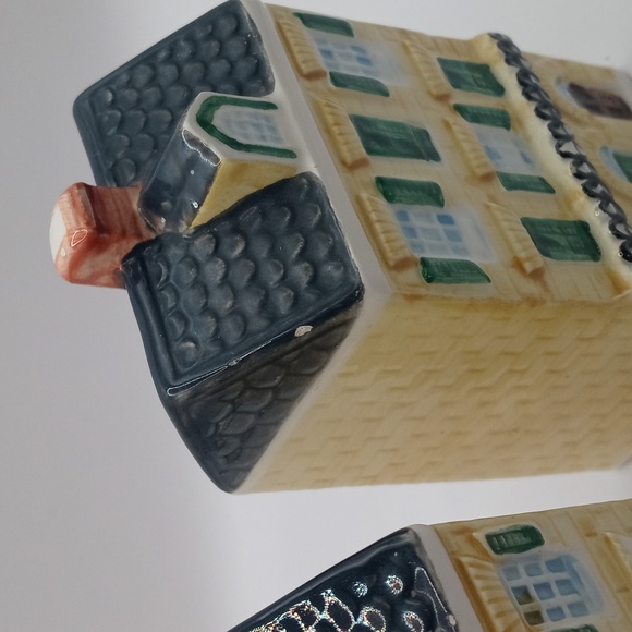 Vintage Hand Painted Yellow Houses Salt & Pepper Set. Made in Japan. 1985 - Picture 6 of 7